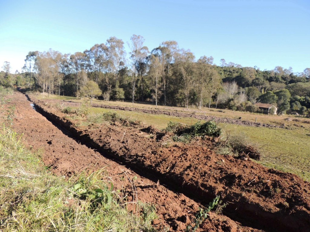 Limpeza de valas para escoamento antecipa obras para abertura de nova rua_FOTOFernanda_Cadore