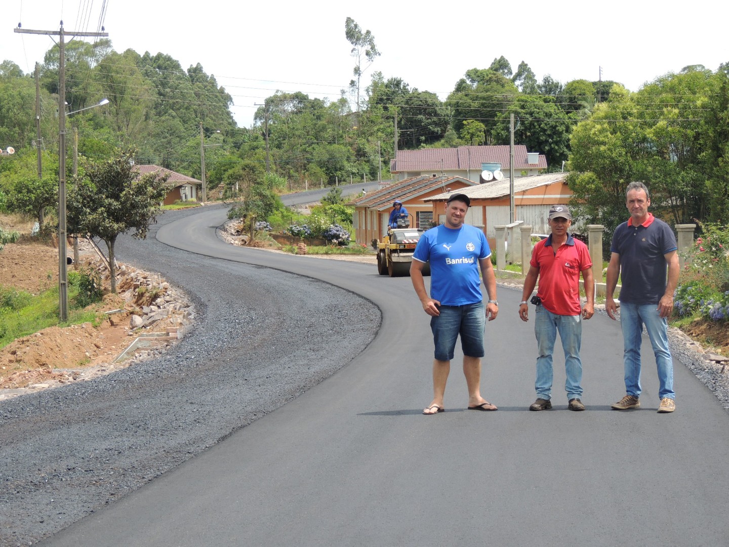 obra-de-asfaltamento-de-acesso-a-encantado-em-fase-de-conclusao-large