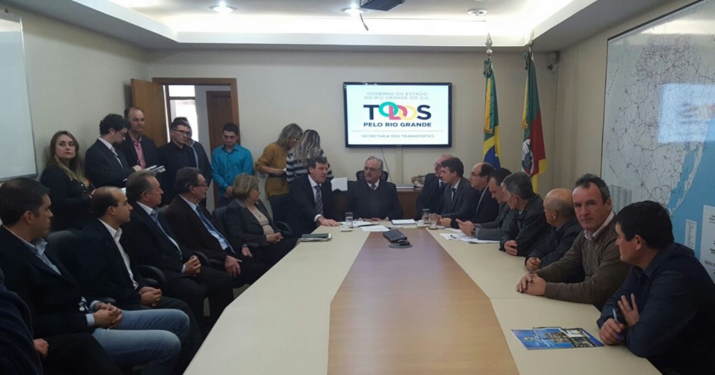 Prefeito participa de reunião com o Secretário dos Transportes e da Comissão Especial dos Municípios Sem Acesso Asfáltico